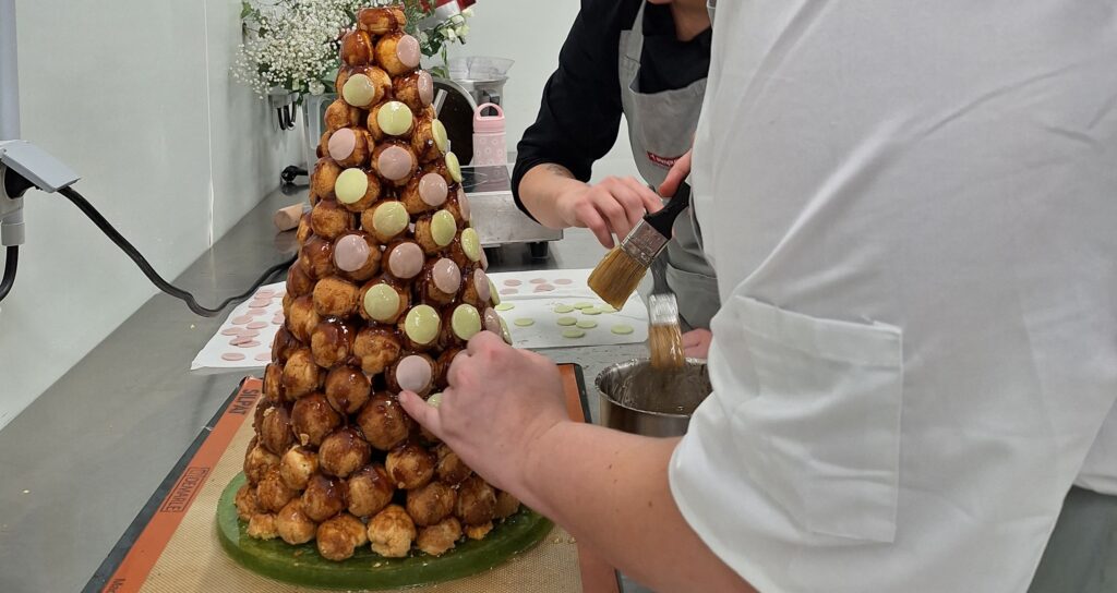 Image d'une pièce montée avec un apprentis